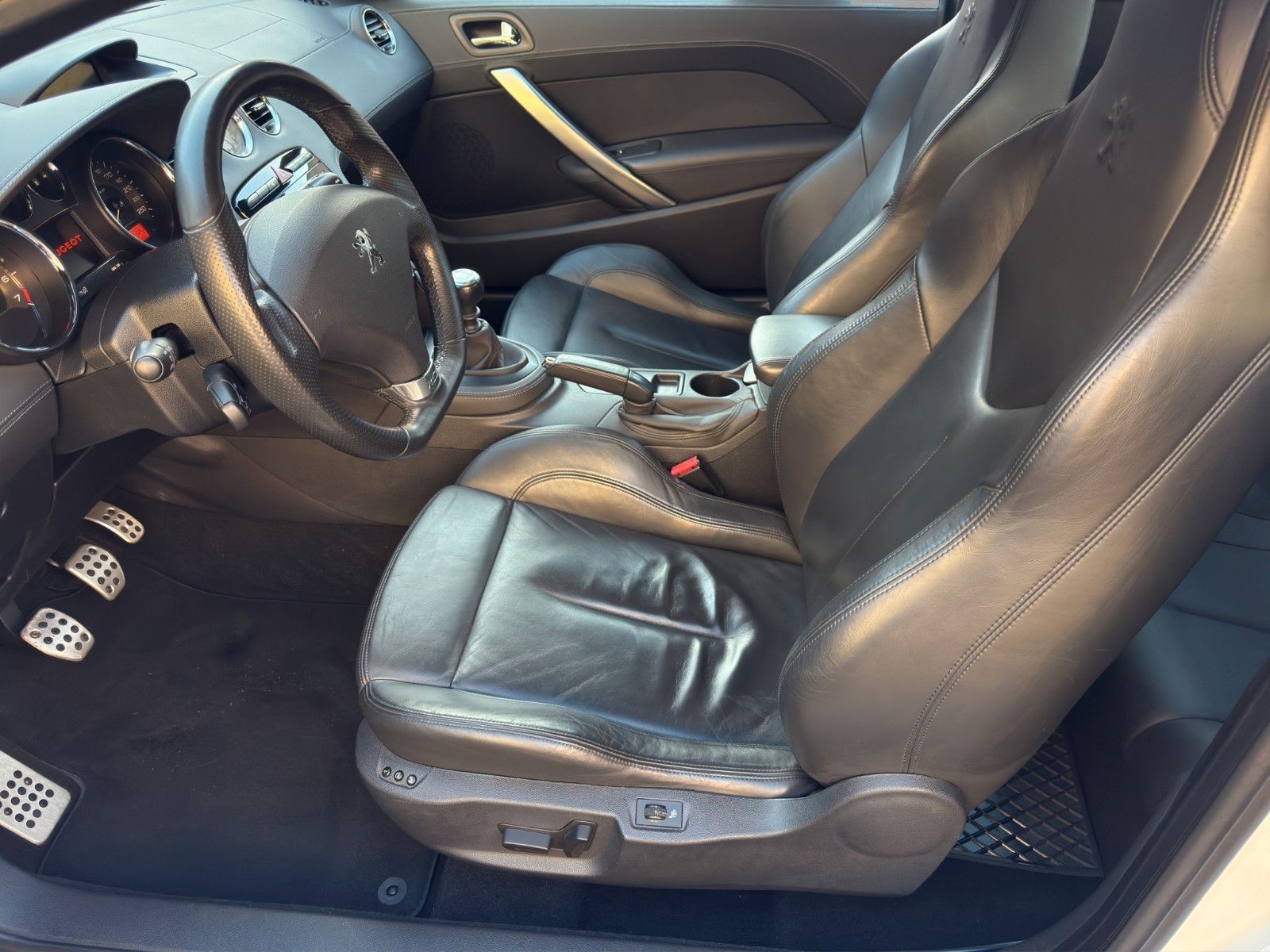 Fahrzeugabbildung Peugeot RCZ 1.6 200 THP *2.Hand*Bluetooth*PDC*