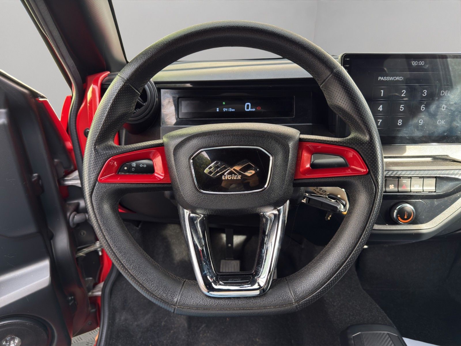 Fahrzeugabbildung Ligier MyLi D R.EBEL E5 *Servo* *CarPlay*