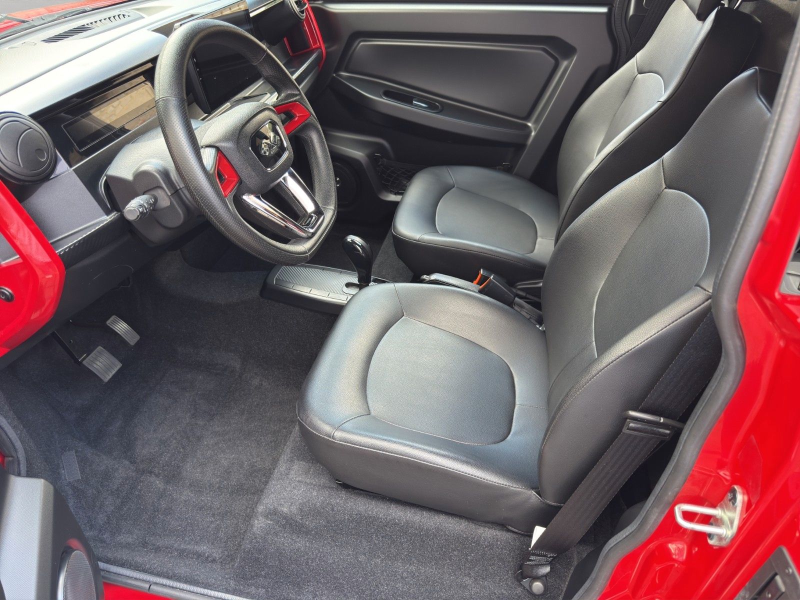 Fahrzeugabbildung Ligier MyLi D R.EBEL E5 *Servo* *CarPlay*