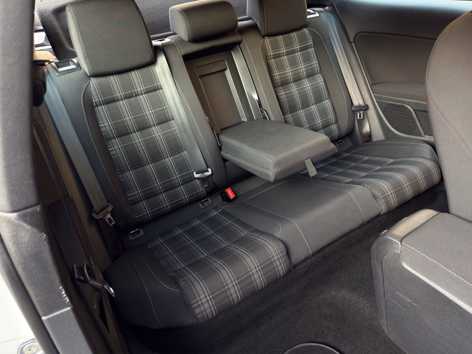 Fahrzeugabbildung Volkswagen Golf VI GTD 2.0 TDI *1. Hand*PDC*