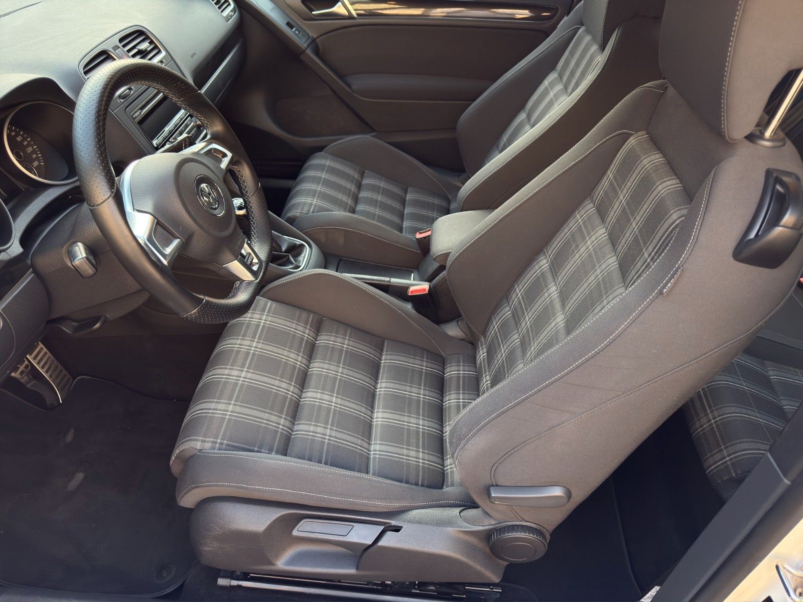 Fahrzeugabbildung Volkswagen Golf VI GTD 2.0 TDI *1. Hand*PDC*