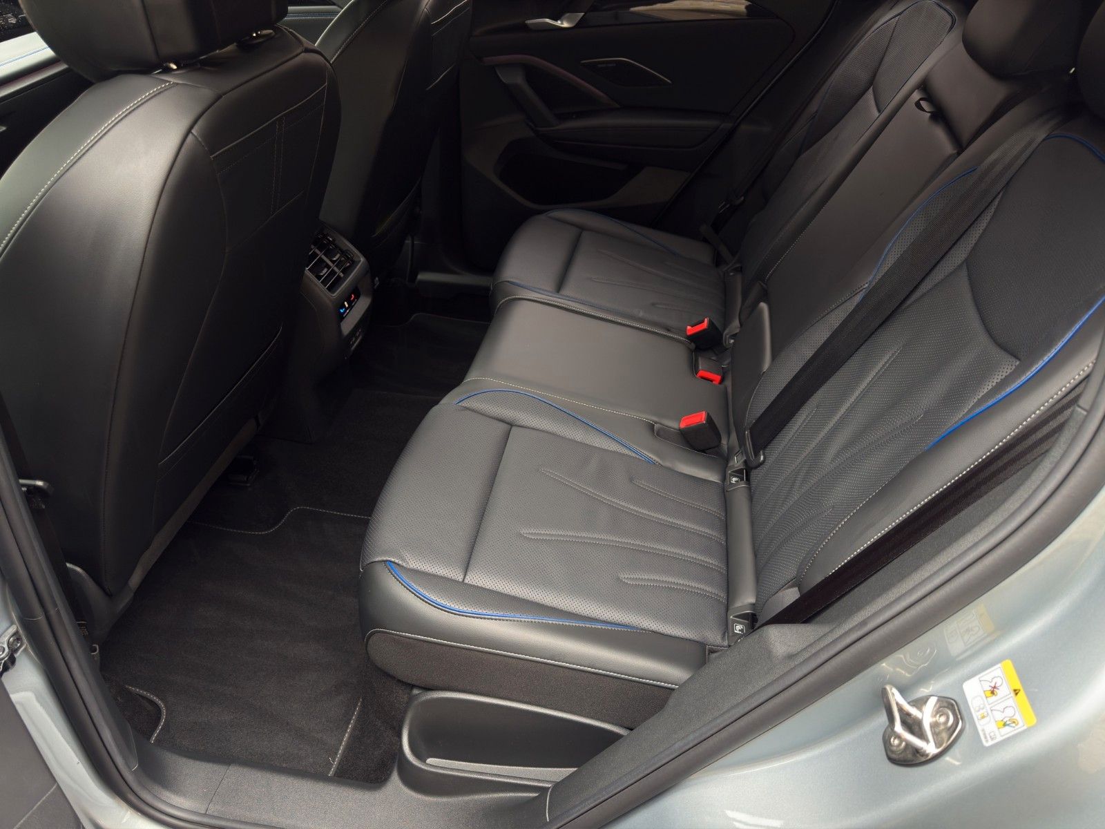 Fahrzeugabbildung Volkswagen Tiguan 2.0 TSI OPF 4MOTION DSG R-Line