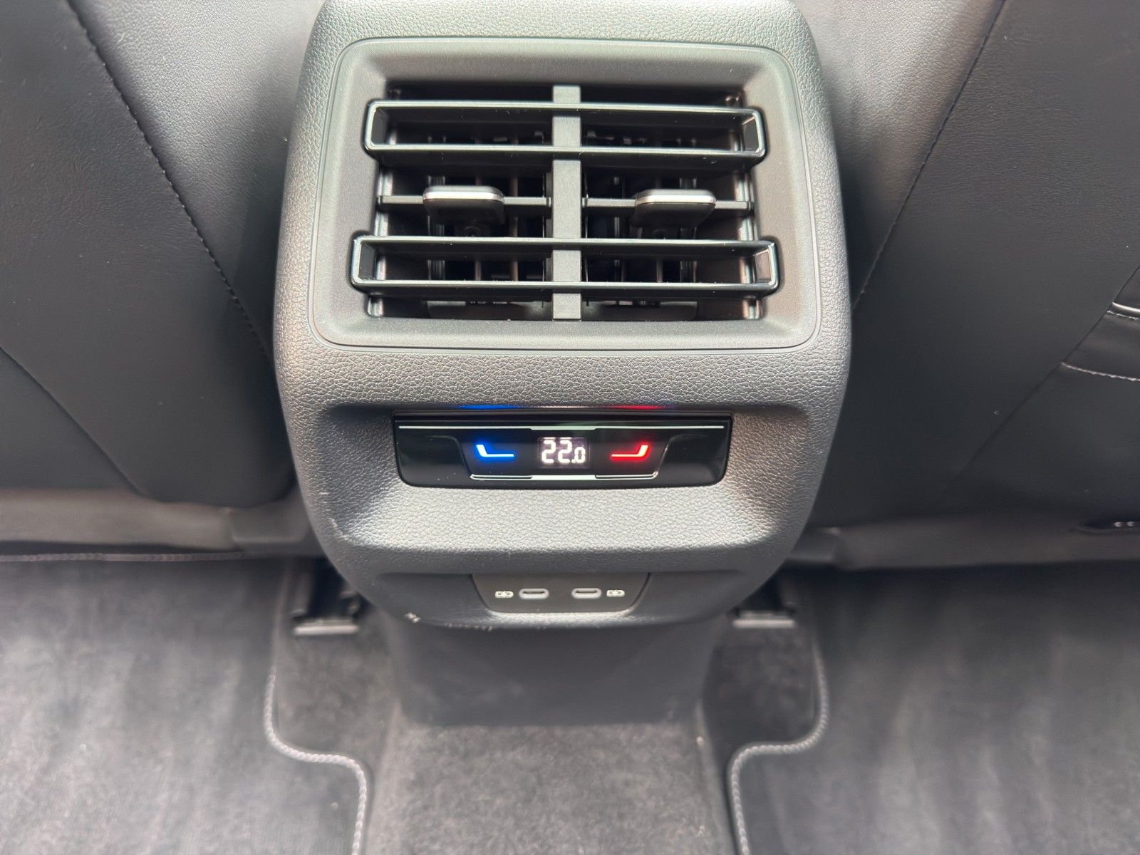 Fahrzeugabbildung Volkswagen Tiguan 2.0 TSI OPF 4MOTION DSG R-Line