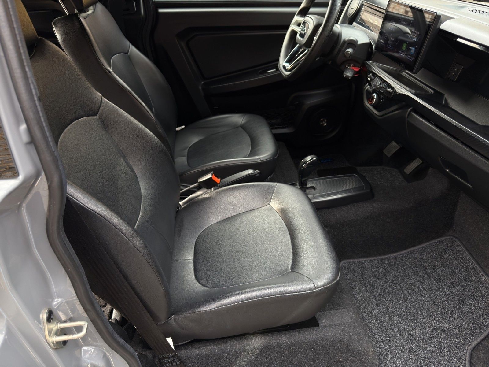 Fahrzeugabbildung Ligier MyLi D R.EBEL E5 *Servo* *CarPlay*