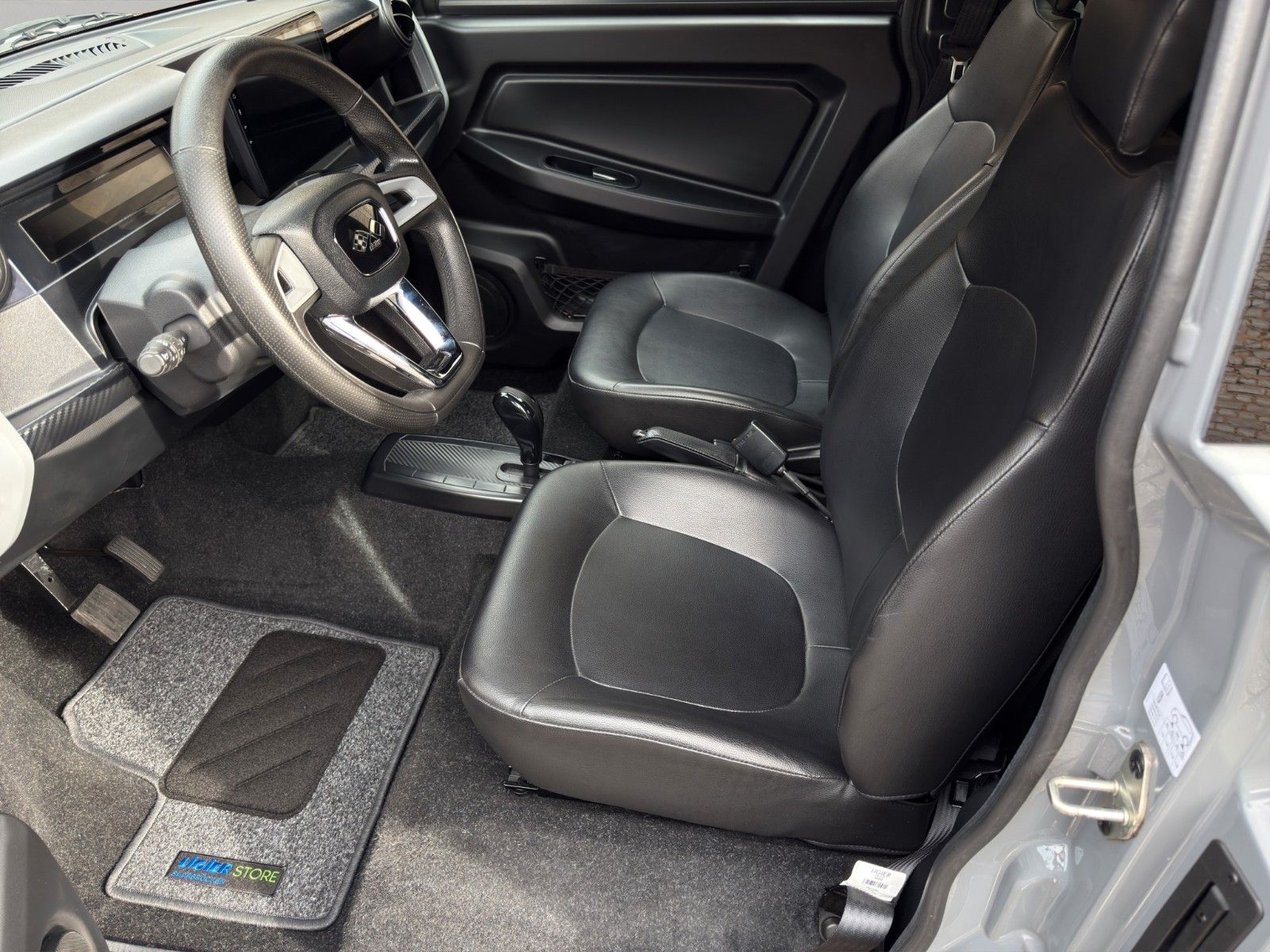 Fahrzeugabbildung Ligier MyLi D R.EBEL E5 *Servo* *CarPlay*