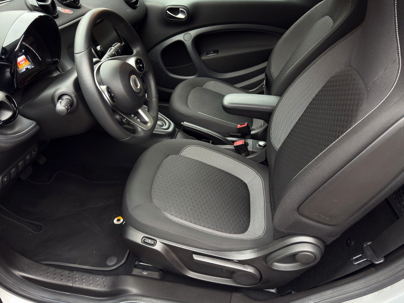 Fahrzeugabbildung Smart ForTwo 453 Coupé EQ Passion *premium Paket*