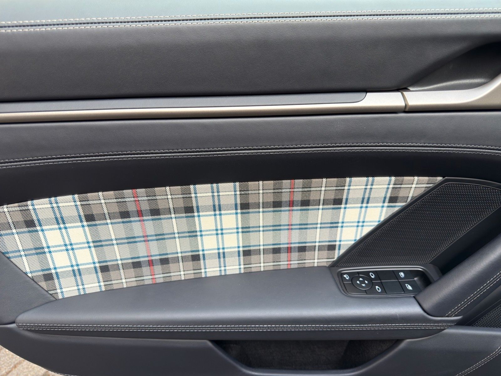 Fahrzeugabbildung Porsche 911 992.1 Turbo S 50 Jahre *1. Hand*1of1974*