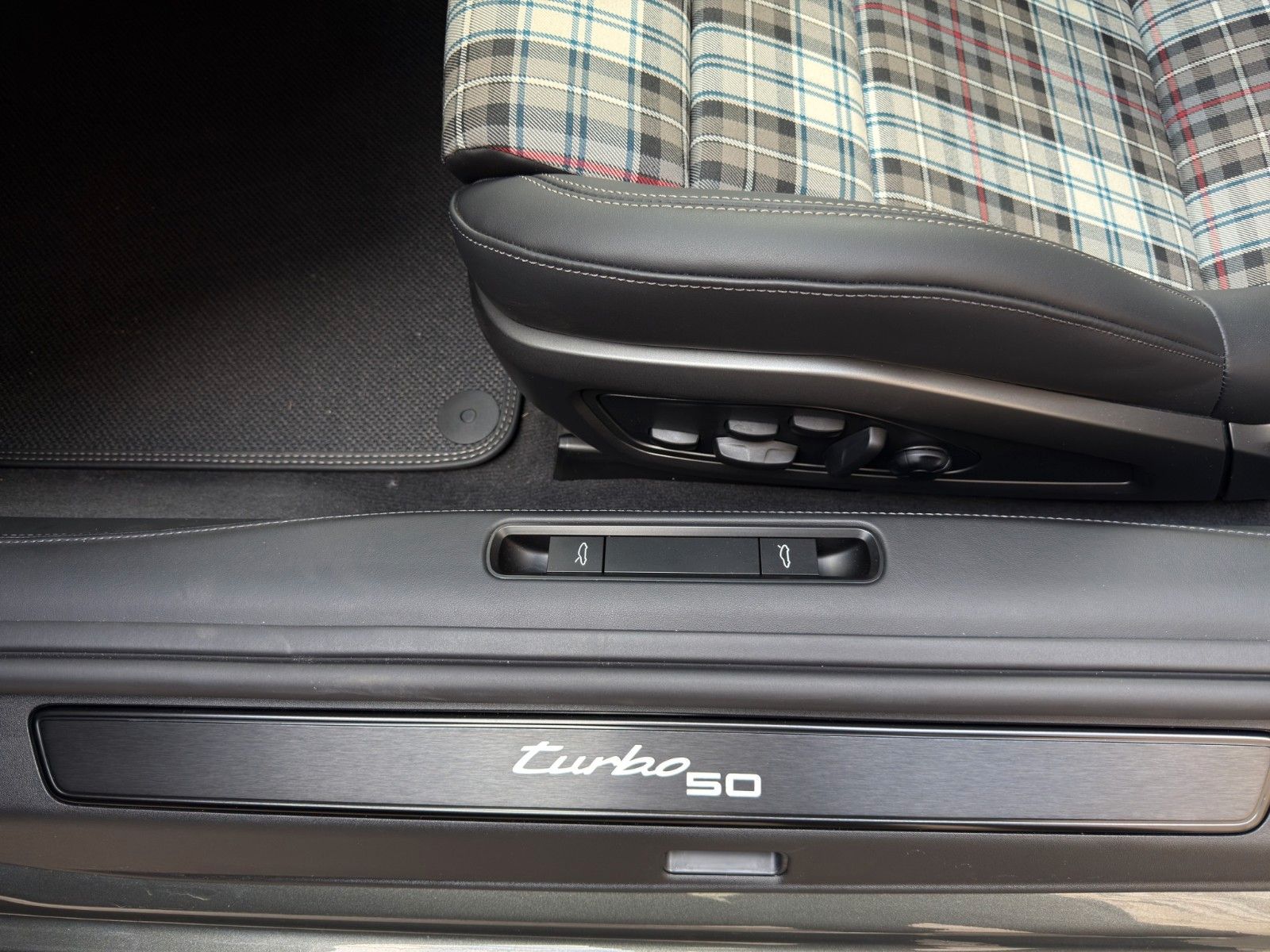 Fahrzeugabbildung Porsche 911 992.1 Turbo S 50 Jahre *1. Hand*1of1974*