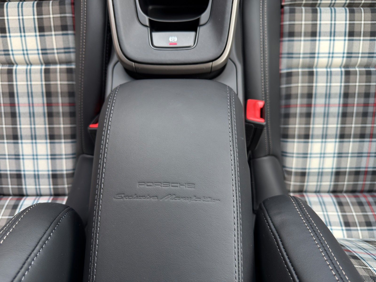 Fahrzeugabbildung Porsche 911 992.1 Turbo S 50 Jahre *1. Hand*1of1974*