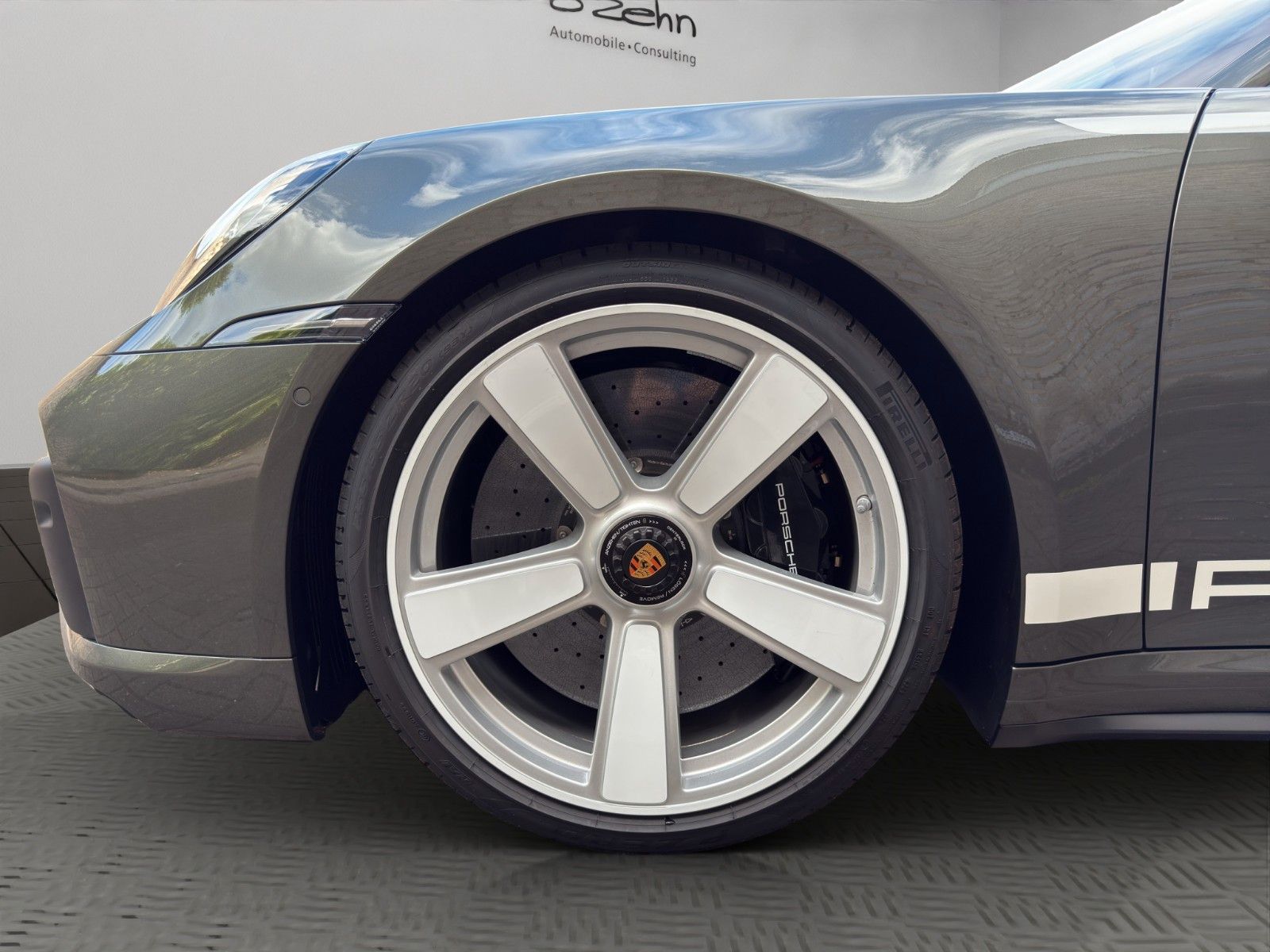 Fahrzeugabbildung Porsche 911 992.1 Turbo S 50 Jahre *1. Hand*1of1974*