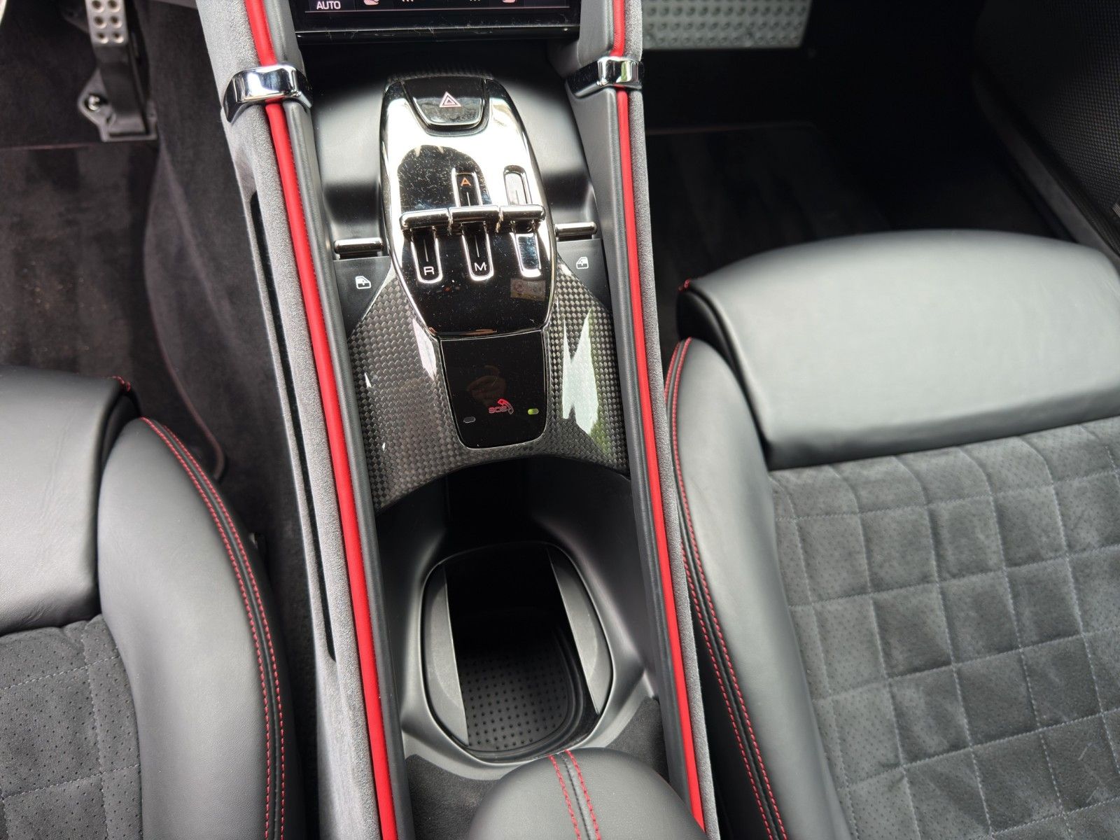 Fahrzeugabbildung Ferrari Roma 3.9 T V8 DCT *2.Hand*Carbon-Paket*