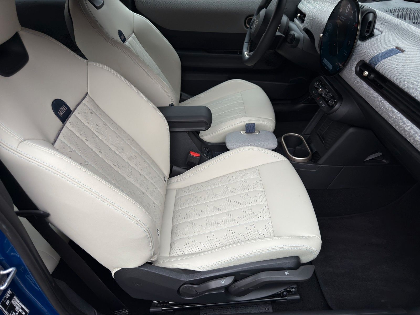 Fahrzeugabbildung MINI Cooper S Favoured Trim *1.Hand*Multitone Roof*