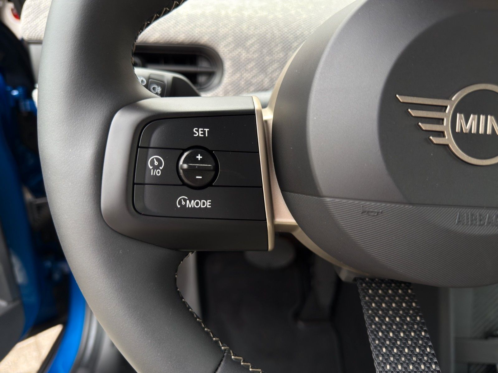 Fahrzeugabbildung MINI Cooper S Favoured Trim *1.Hand*Multitone Roof*