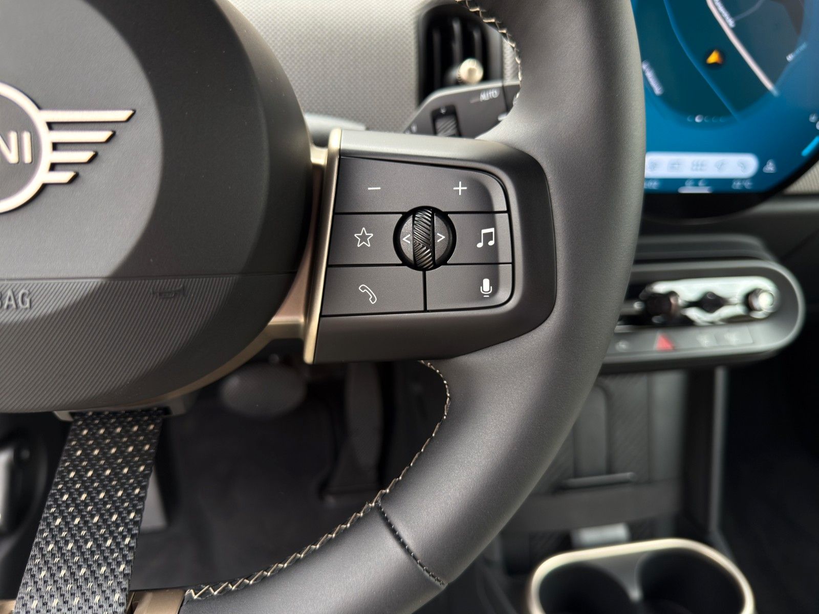 Fahrzeugabbildung MINI Cooper S Favoured Trim *1.Hand*Multitone Roof*