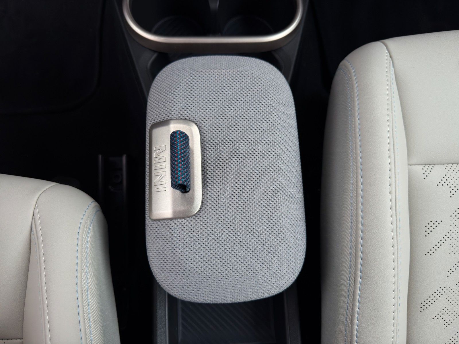 Fahrzeugabbildung MINI Cooper S Favoured Trim *1.Hand*Multitone Roof*