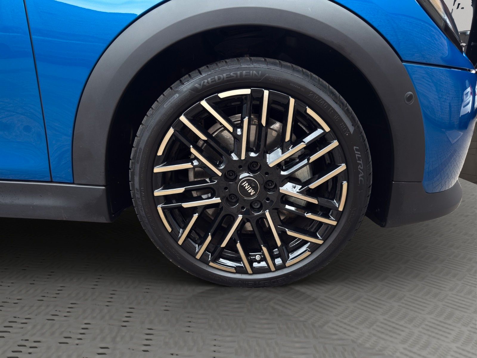 Fahrzeugabbildung MINI Cooper S Favoured Trim *1.Hand*Multitone Roof*