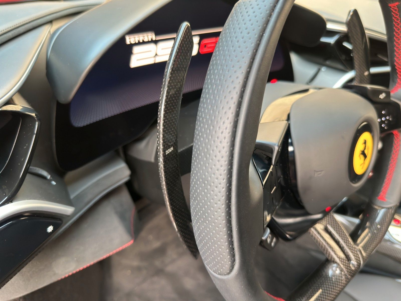 Fahrzeugabbildung Ferrari 296 GTB *Lift* *Racing Sitze*