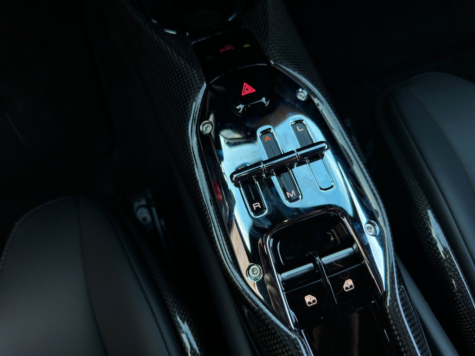 Fahrzeugabbildung Ferrari 296 GTB *Lift* *Racing Sitze*