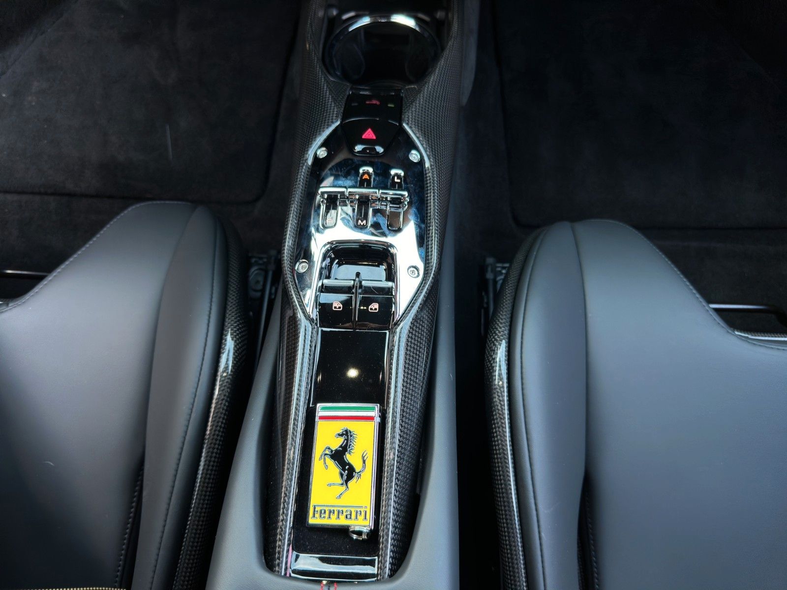 Fahrzeugabbildung Ferrari 296 GTB *Lift* *Racing Sitze*