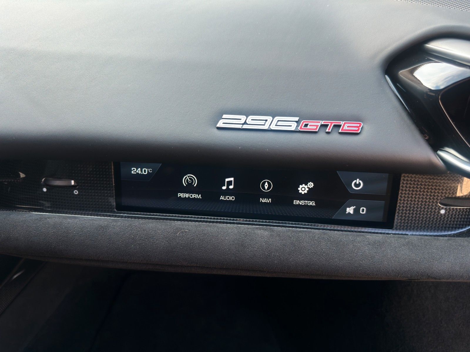 Fahrzeugabbildung Ferrari 296 GTB *Lift* *Racing Sitze*