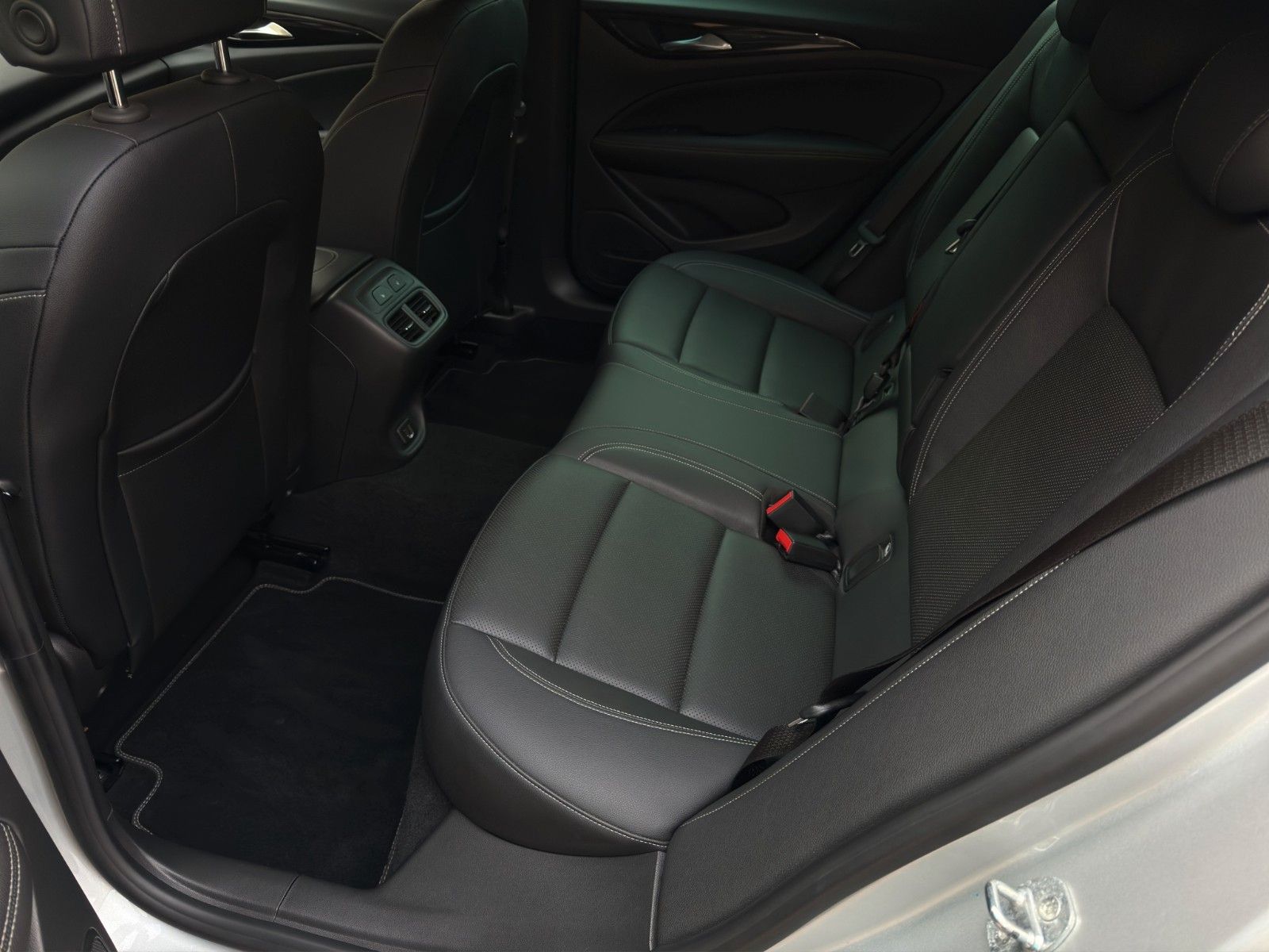 Fahrzeugabbildung Opel Insignia B Sports Tourer Business Innovation 4x4