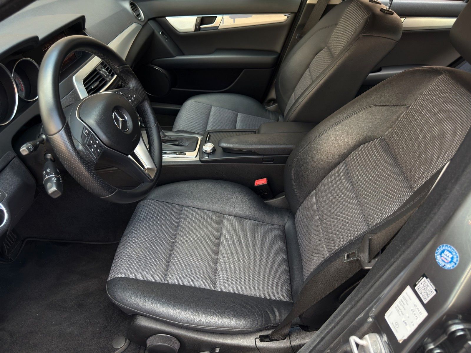 Fahrzeugabbildung Mercedes-Benz C 180 BlueEfficiency Avantgarde *Rückfahrkamera*