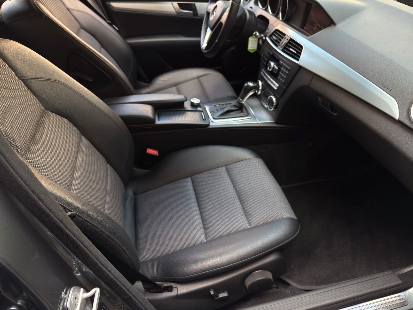 Fahrzeugabbildung Mercedes-Benz C 180 BlueEfficiency Avantgarde *Rückfahrkamera*