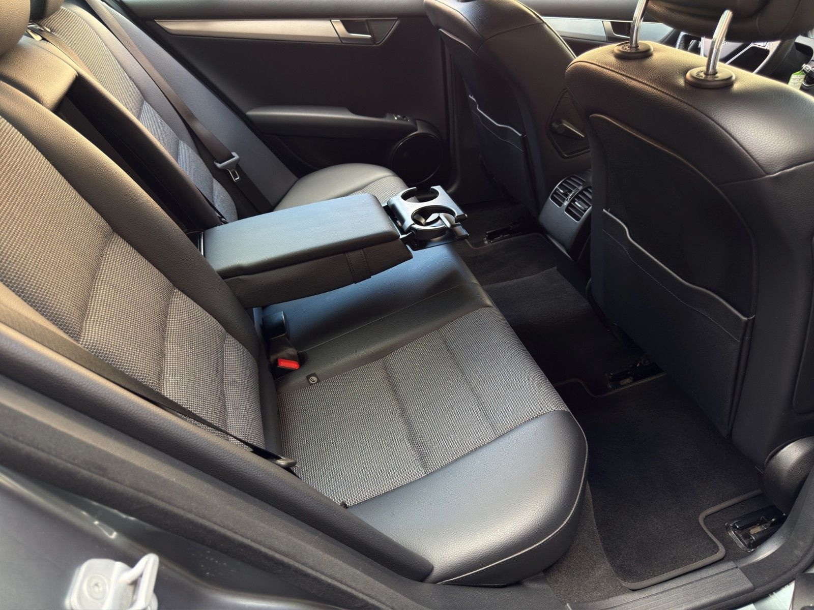 Fahrzeugabbildung Mercedes-Benz C 180 BlueEfficiency Avantgarde *Rückfahrkamera*