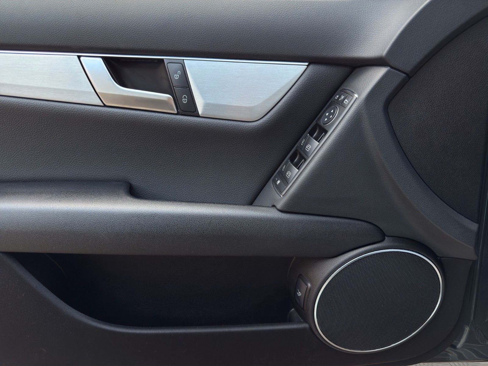 Fahrzeugabbildung Mercedes-Benz C 180 BlueEfficiency Avantgarde *Rückfahrkamera*