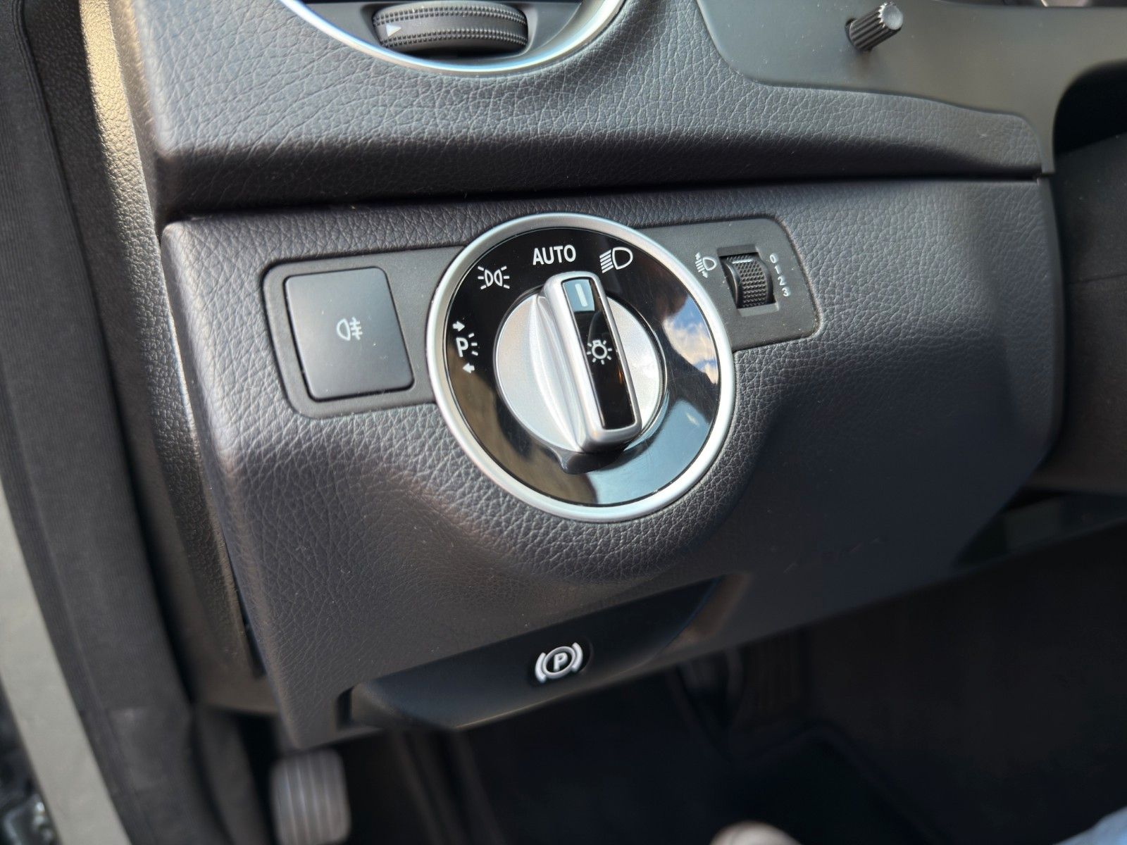 Fahrzeugabbildung Mercedes-Benz C 180 BlueEfficiency Avantgarde *Rückfahrkamera*