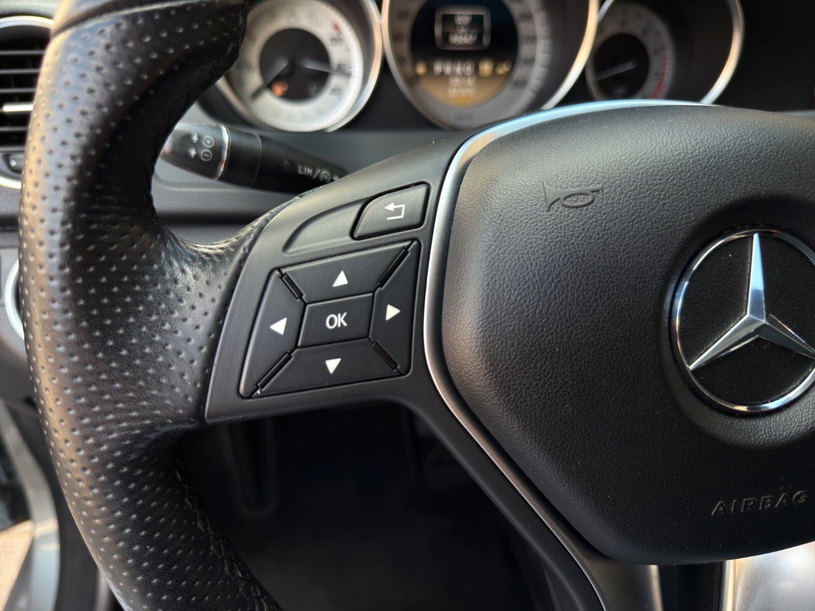 Fahrzeugabbildung Mercedes-Benz C 180 BlueEfficiency Avantgarde *Rückfahrkamera*