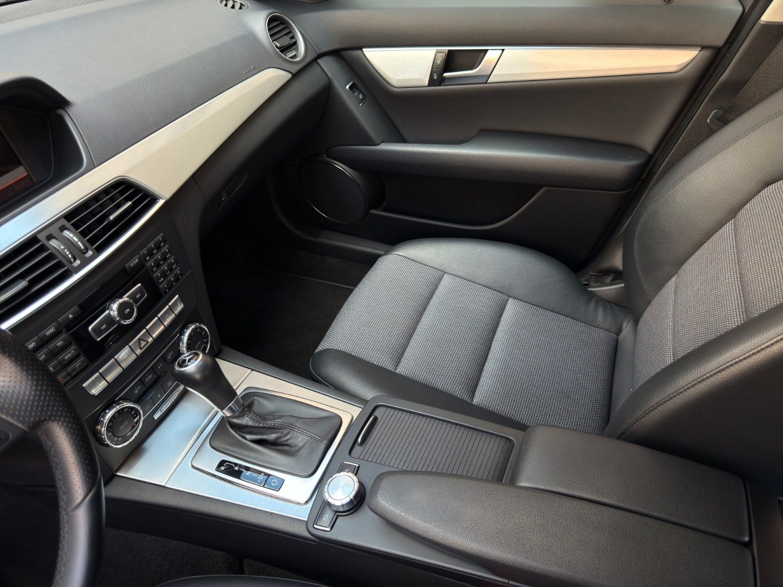 Fahrzeugabbildung Mercedes-Benz C 180 BlueEfficiency Avantgarde *Rückfahrkamera*