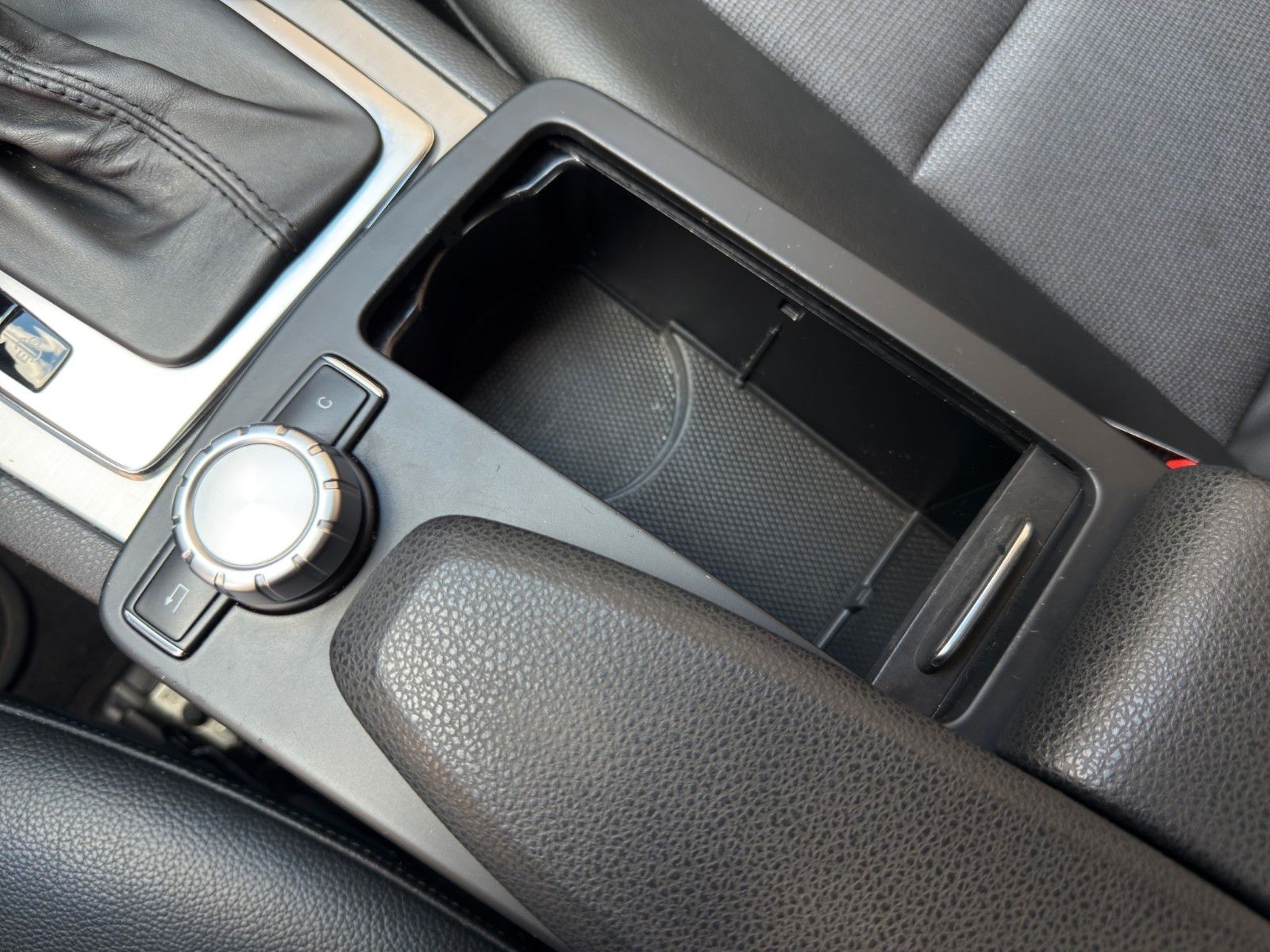 Fahrzeugabbildung Mercedes-Benz C 180 BlueEfficiency Avantgarde *Rückfahrkamera*