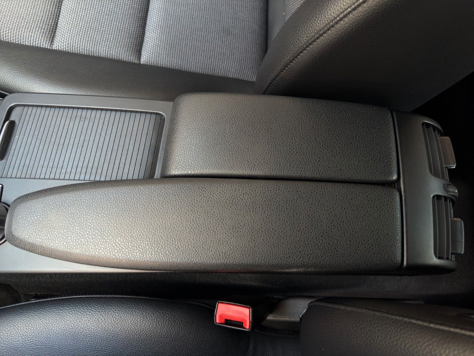 Fahrzeugabbildung Mercedes-Benz C 180 BlueEfficiency Avantgarde *Rückfahrkamera*