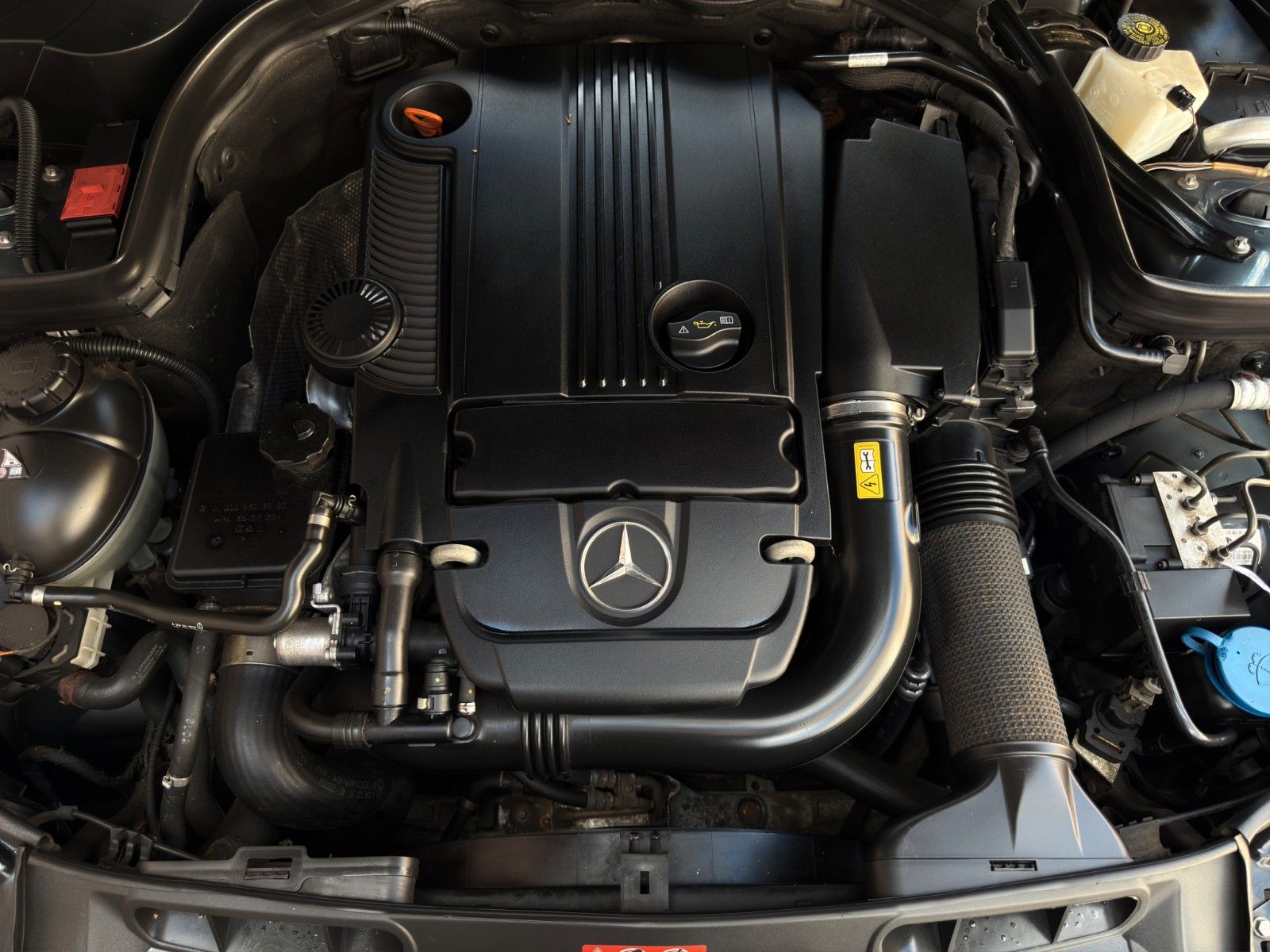 Fahrzeugabbildung Mercedes-Benz C 180 BlueEfficiency Avantgarde *Rückfahrkamera*