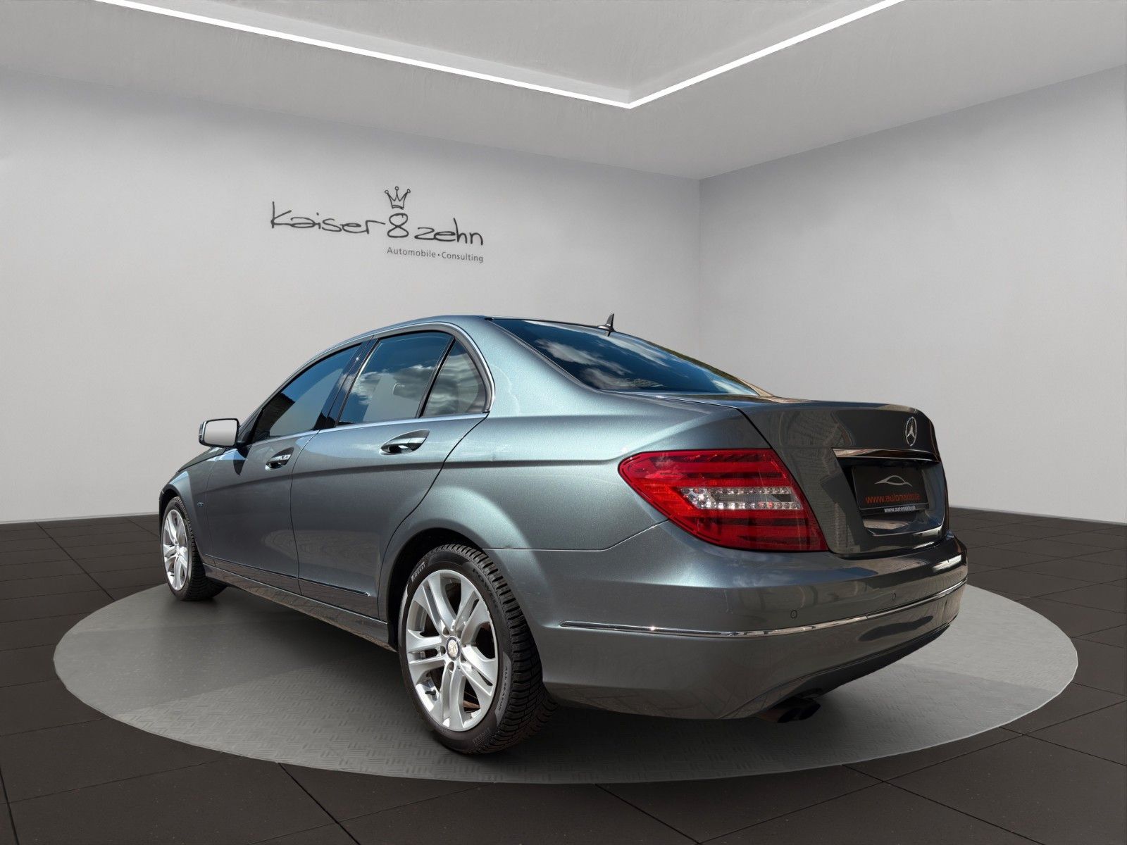 Fahrzeugabbildung Mercedes-Benz C 180 BlueEfficiency Avantgarde *Rückfahrkamera*