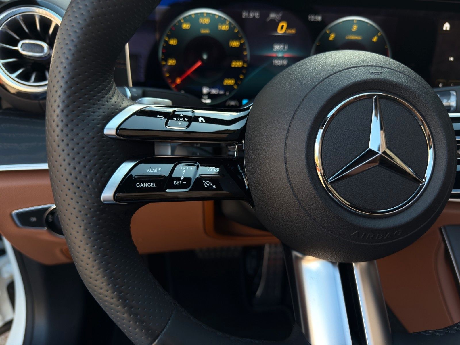 Fahrzeugabbildung Mercedes-Benz E 300d Cabriolet AMG-Line *2.Hand*Burmester*