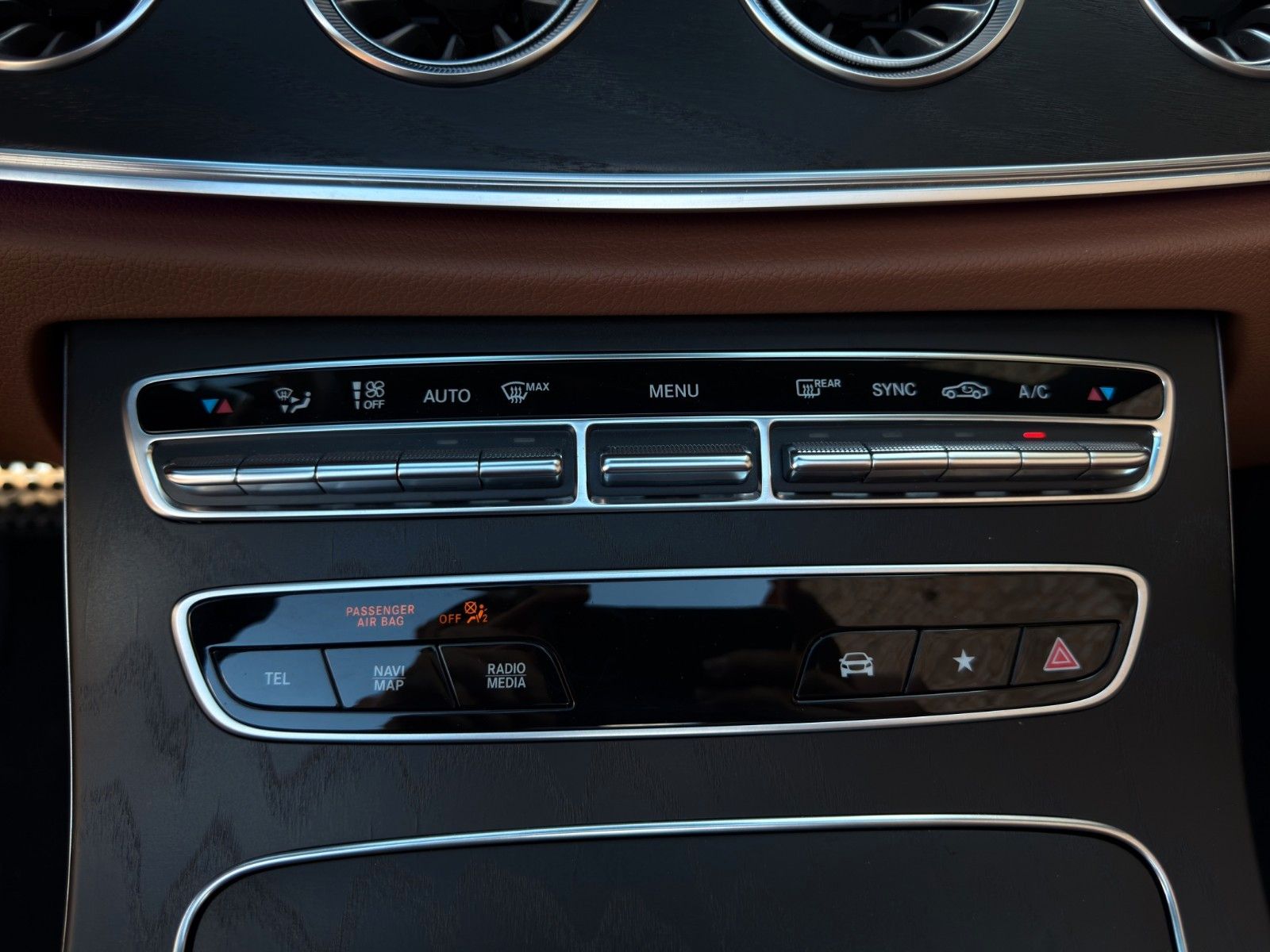 Fahrzeugabbildung Mercedes-Benz E 300d Cabriolet AMG-Line *2.Hand*Burmester*