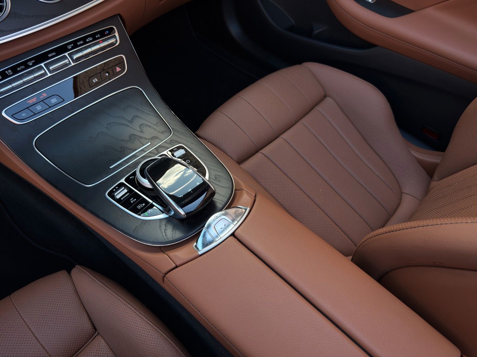 Fahrzeugabbildung Mercedes-Benz E 300d Cabriolet AMG-Line *2.Hand*Burmester*
