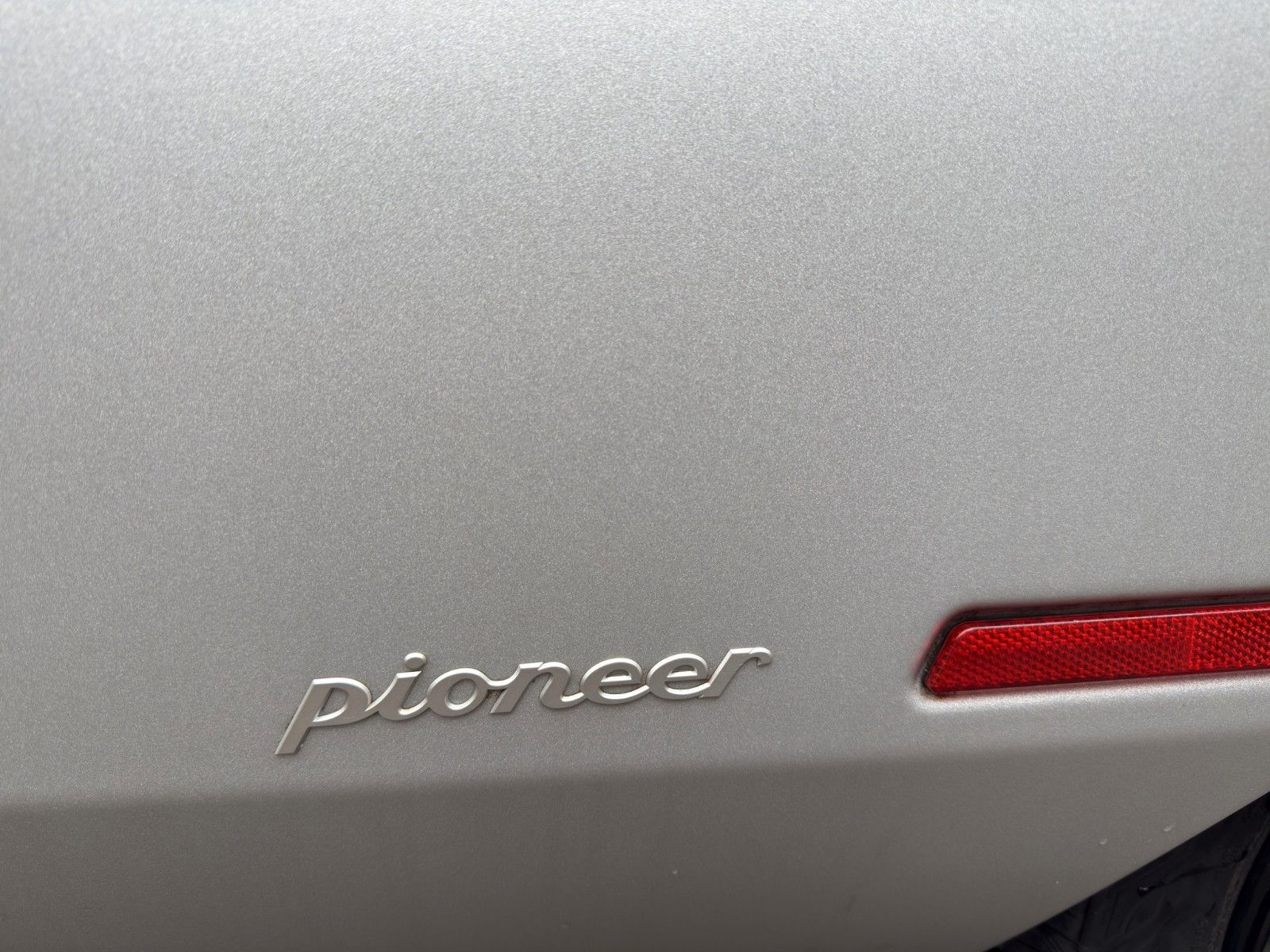 Fahrzeugabbildung Microlino Pioneer Edition Turin Aluminum Matt *L7*Faltdach