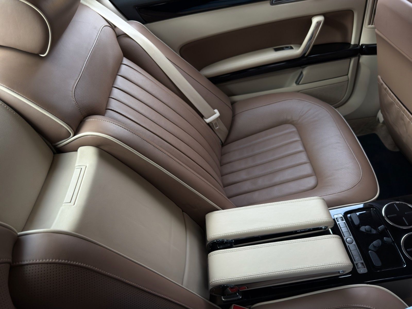 Fahrzeugabbildung Volkswagen Phaeton V6 TDI 4-Sitzer 4Motion *VW Exclusive*