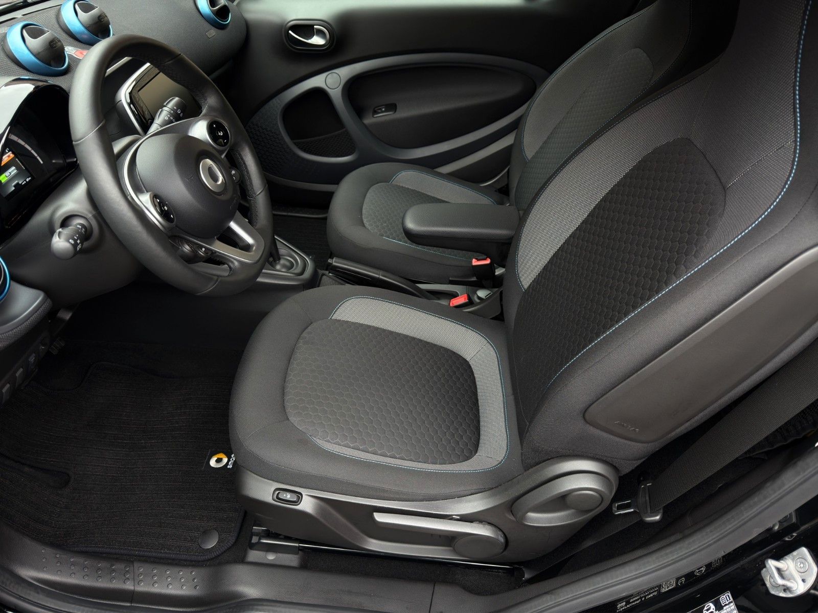 Fahrzeugabbildung Smart ForTwo Coupé EQ Passion *1. Hand*22kW-Bordlader*