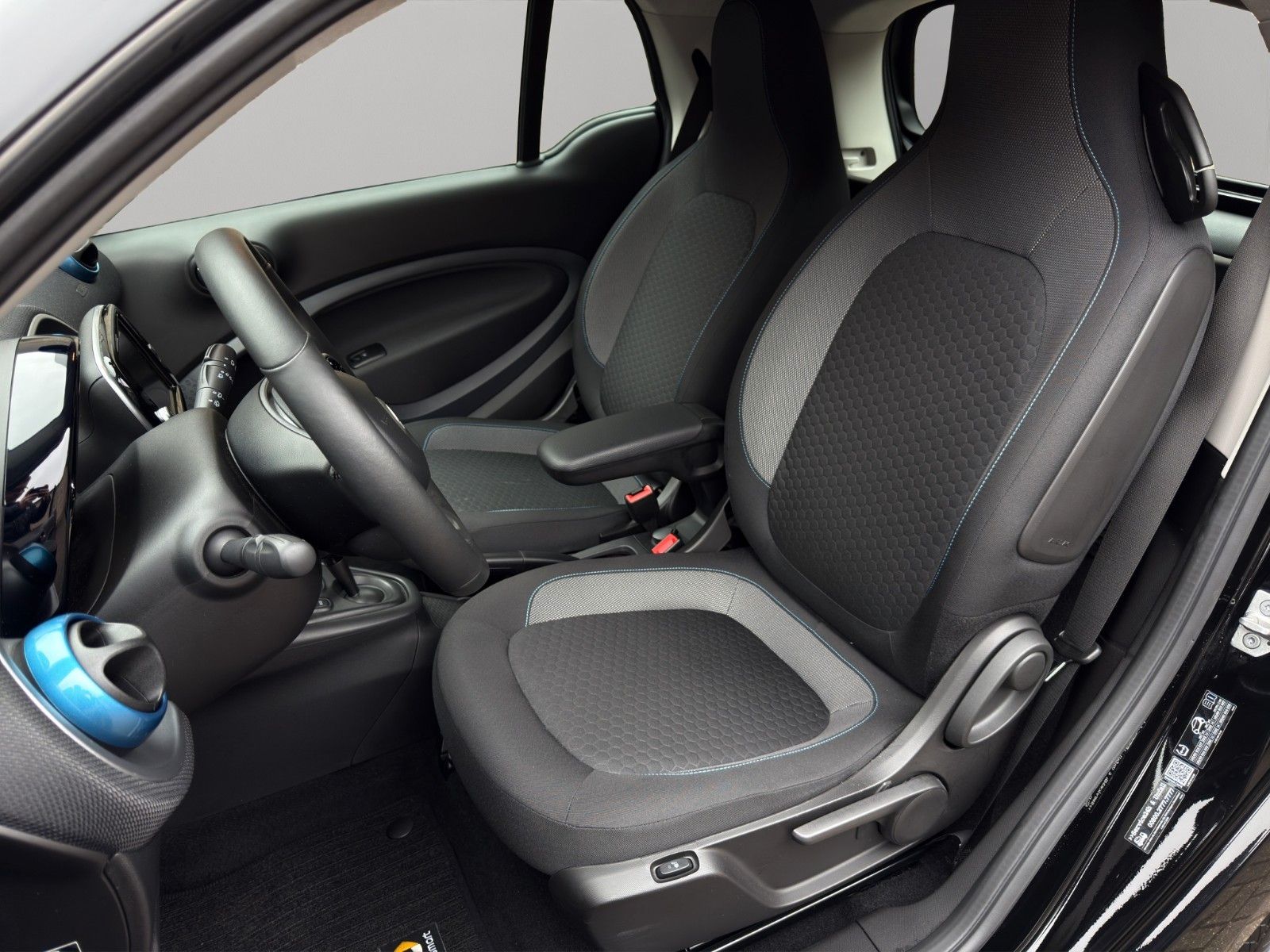 Fahrzeugabbildung Smart ForTwo Coupé EQ Passion *1. Hand*22kW-Bordlader*