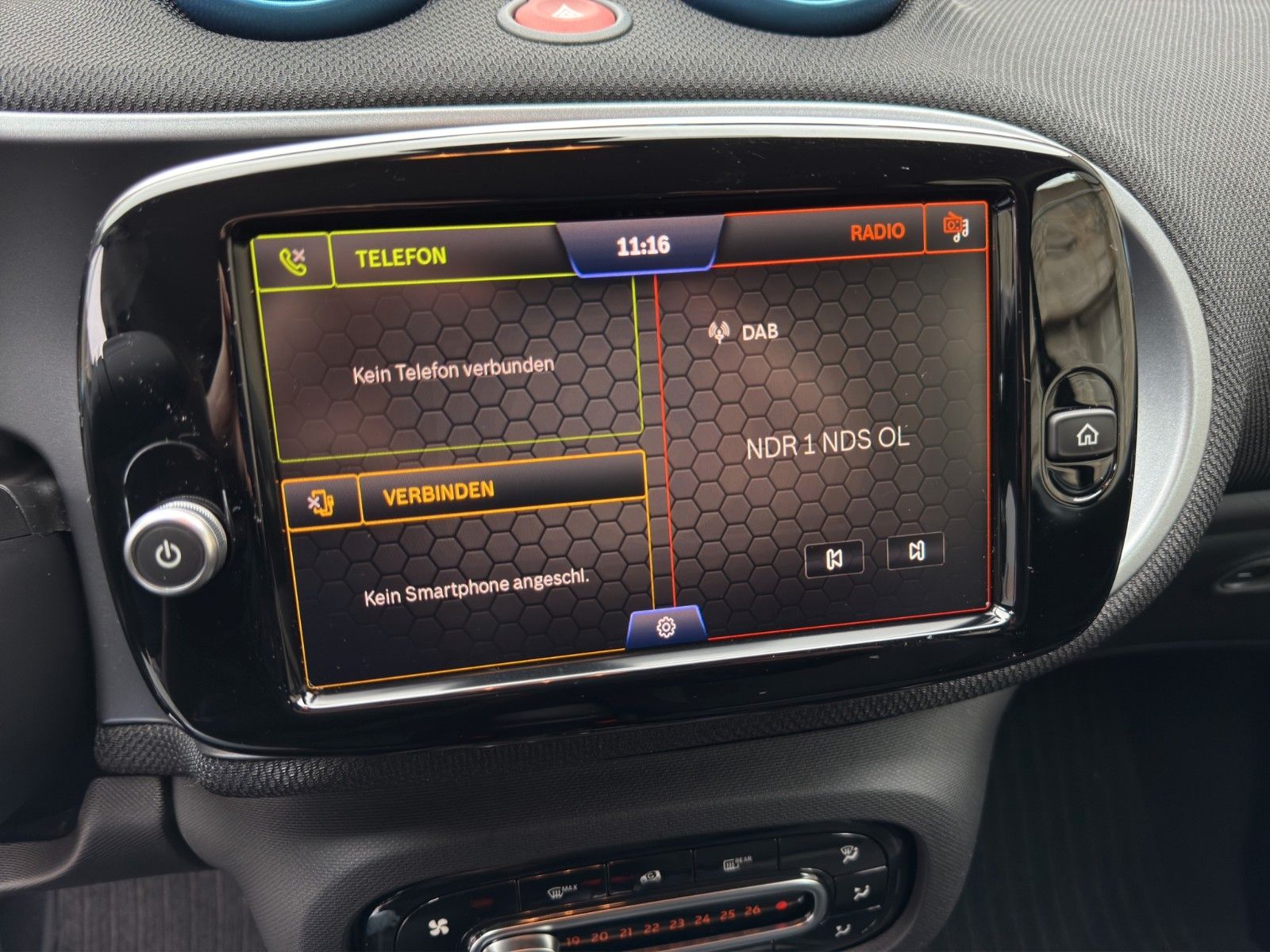 Fahrzeugabbildung Smart ForTwo Coupé EQ Passion *1. Hand*22kW-Bordlader*