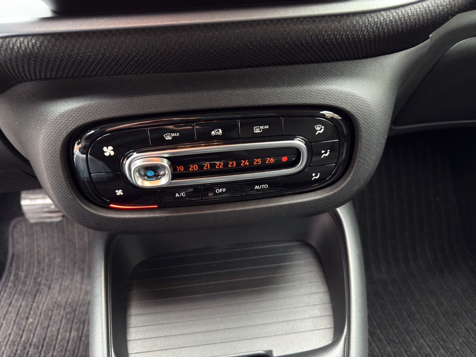 Fahrzeugabbildung Smart ForTwo Coupé EQ Passion *1. Hand*22kW-Bordlader*