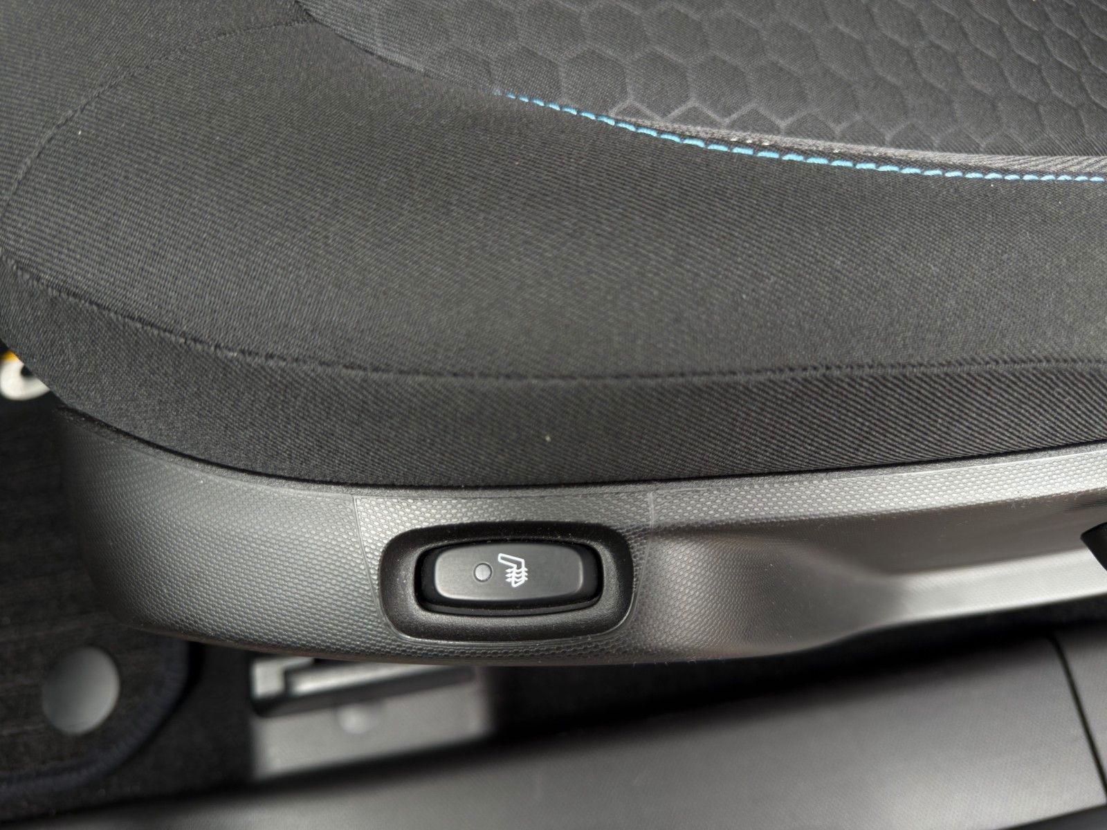 Fahrzeugabbildung Smart ForTwo Coupé EQ Passion *1. Hand*22kW-Bordlader*