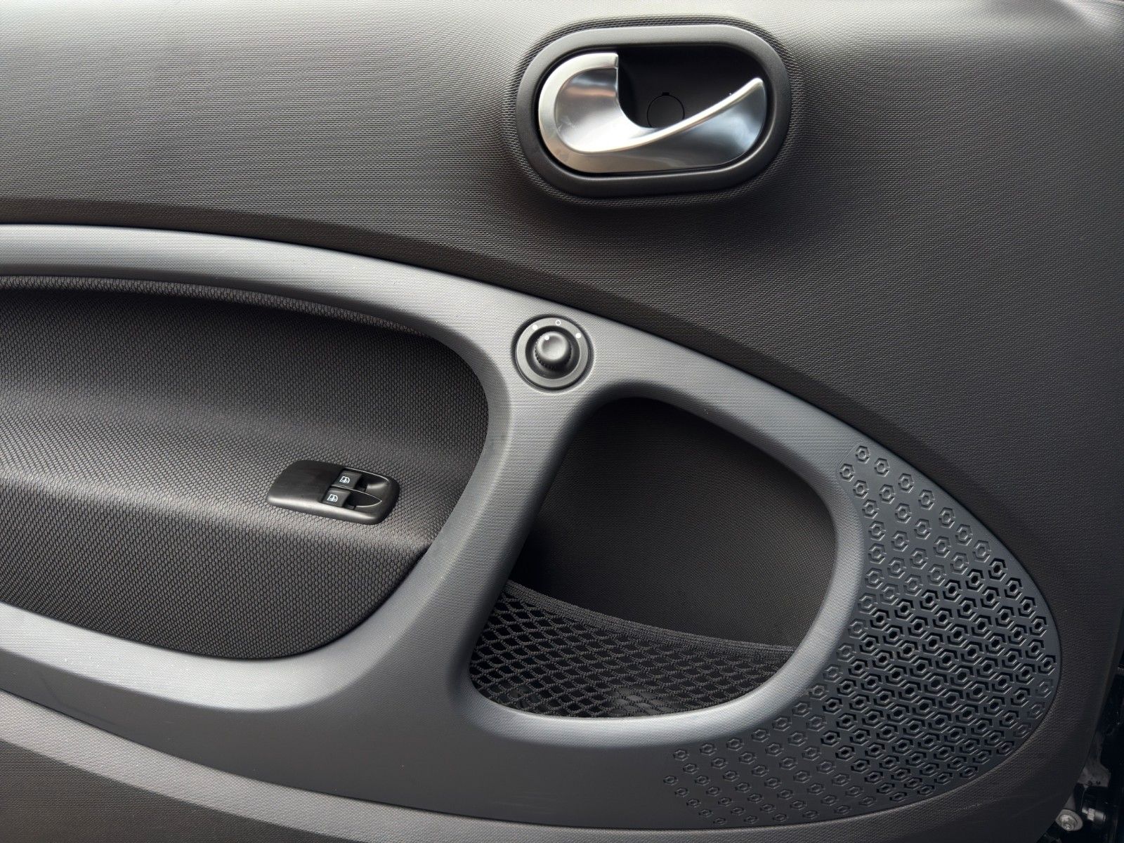 Fahrzeugabbildung Smart ForTwo Coupé EQ Passion *1. Hand*22kW-Bordlader*