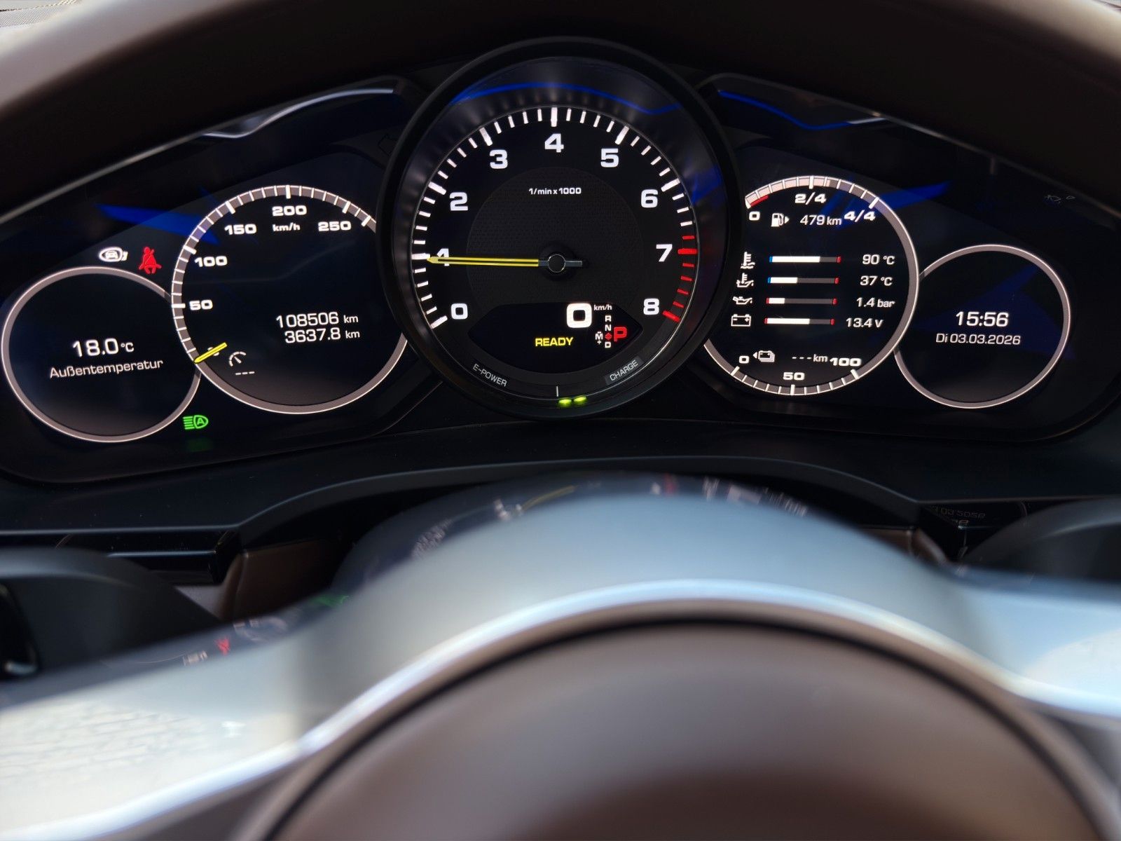 Fahrzeugabbildung Porsche Cayenne E-Hybrid *Sport-Chrono-Paket*