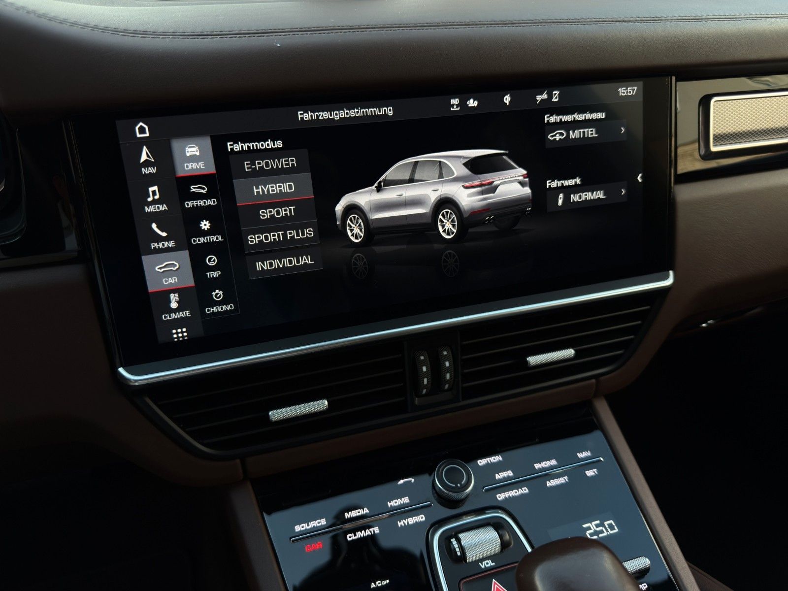 Fahrzeugabbildung Porsche Cayenne E-Hybrid *Sport-Chrono-Paket*