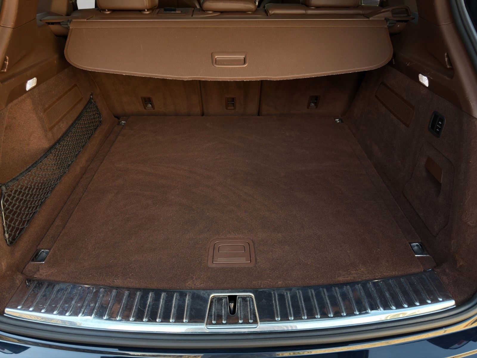 Fahrzeugabbildung Porsche Cayenne E-Hybrid *Sport-Chrono-Paket*